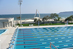 Piscine en face de l'hôtel